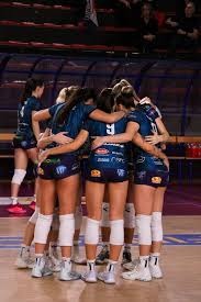 库尼亚：姆伯莫是个了不起的球员，能和他并肩作战很棒