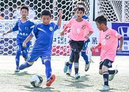 死水一潭的游戏业，目前只有电竞和AI游戏这两条救命索